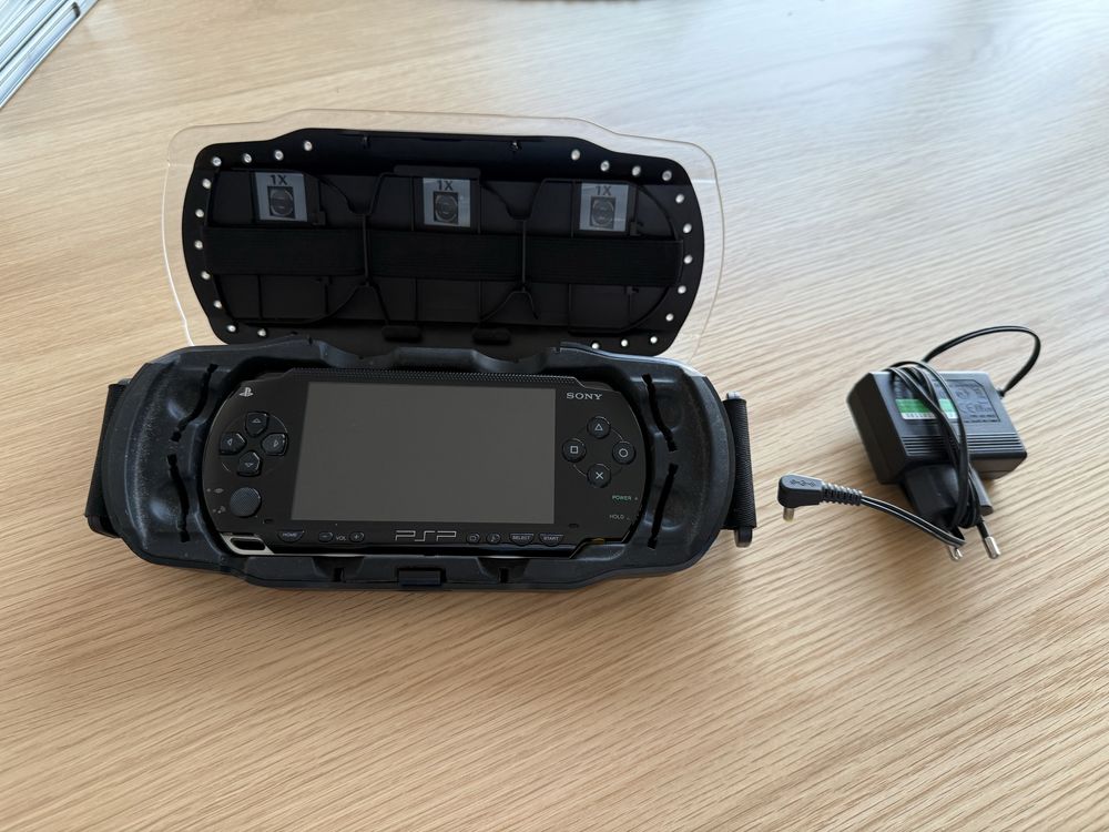 PSP com bateria nova + jogos + bolsa