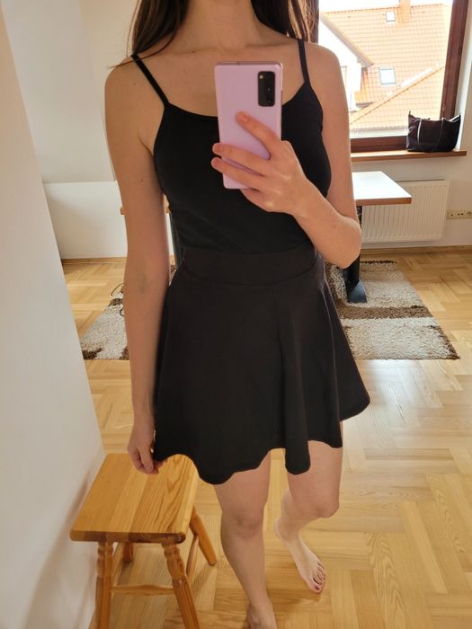 Spódniczka rozkloszowana z plisami, mini