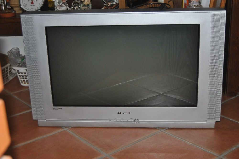 Televisão Samsung - 78 cm