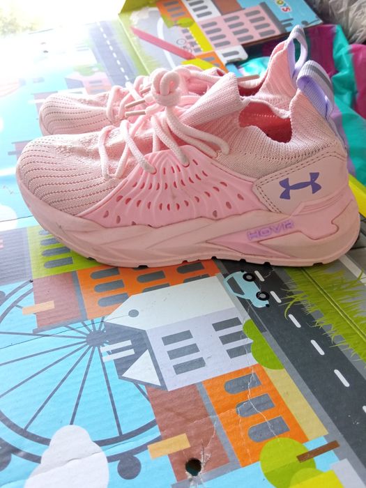 Срочно продам Детские тканевые кроссовки under armour hovr