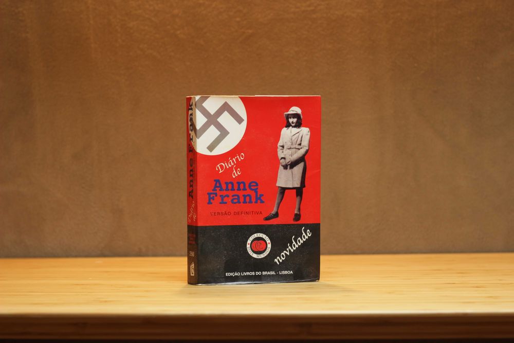 O DIÁRIO DE ANNE FRANK (livro em português)