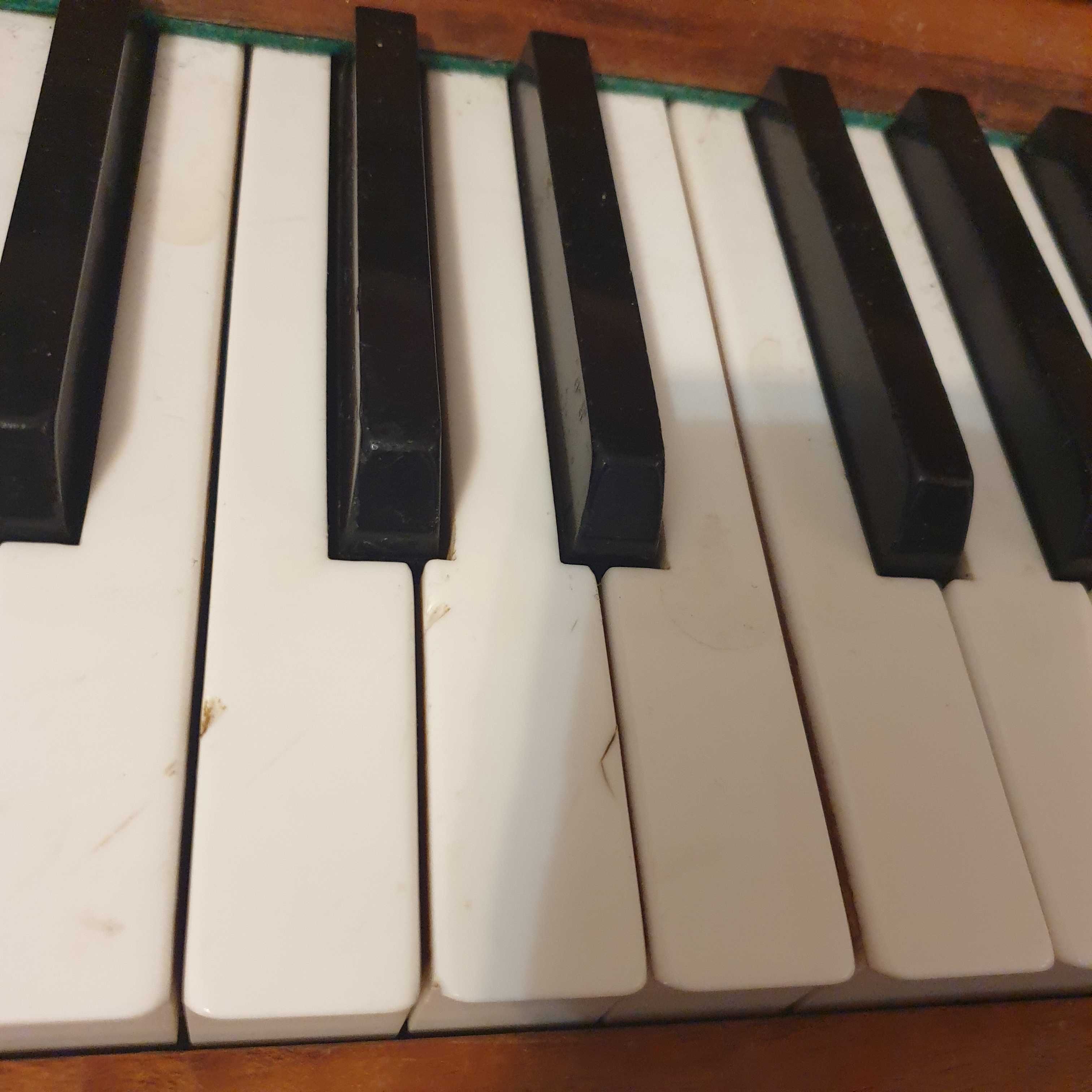 pianino Legnica używane