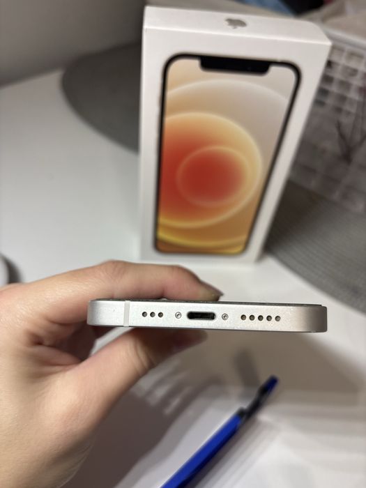 Iphone 12 biały w bardzo dobrym stanie !