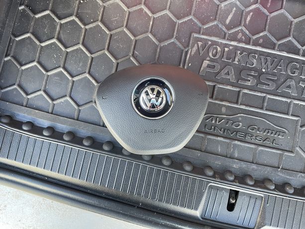 Подушка безопасности airbag в руль водительская VW Passat b8