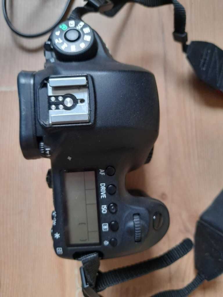 Aparat Canon EOS 6D 70 tys. klatek, pasek, ładowarka, 2xbateria, torba