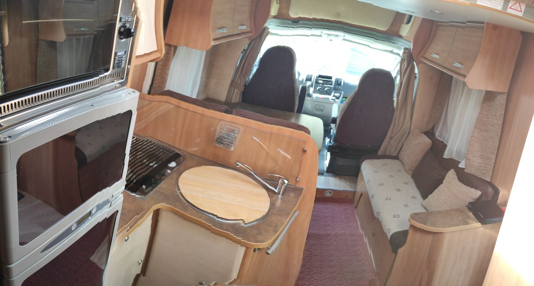 Autocaravana perfilada
98000 km
Ac na cabine
Inversor 
Ba