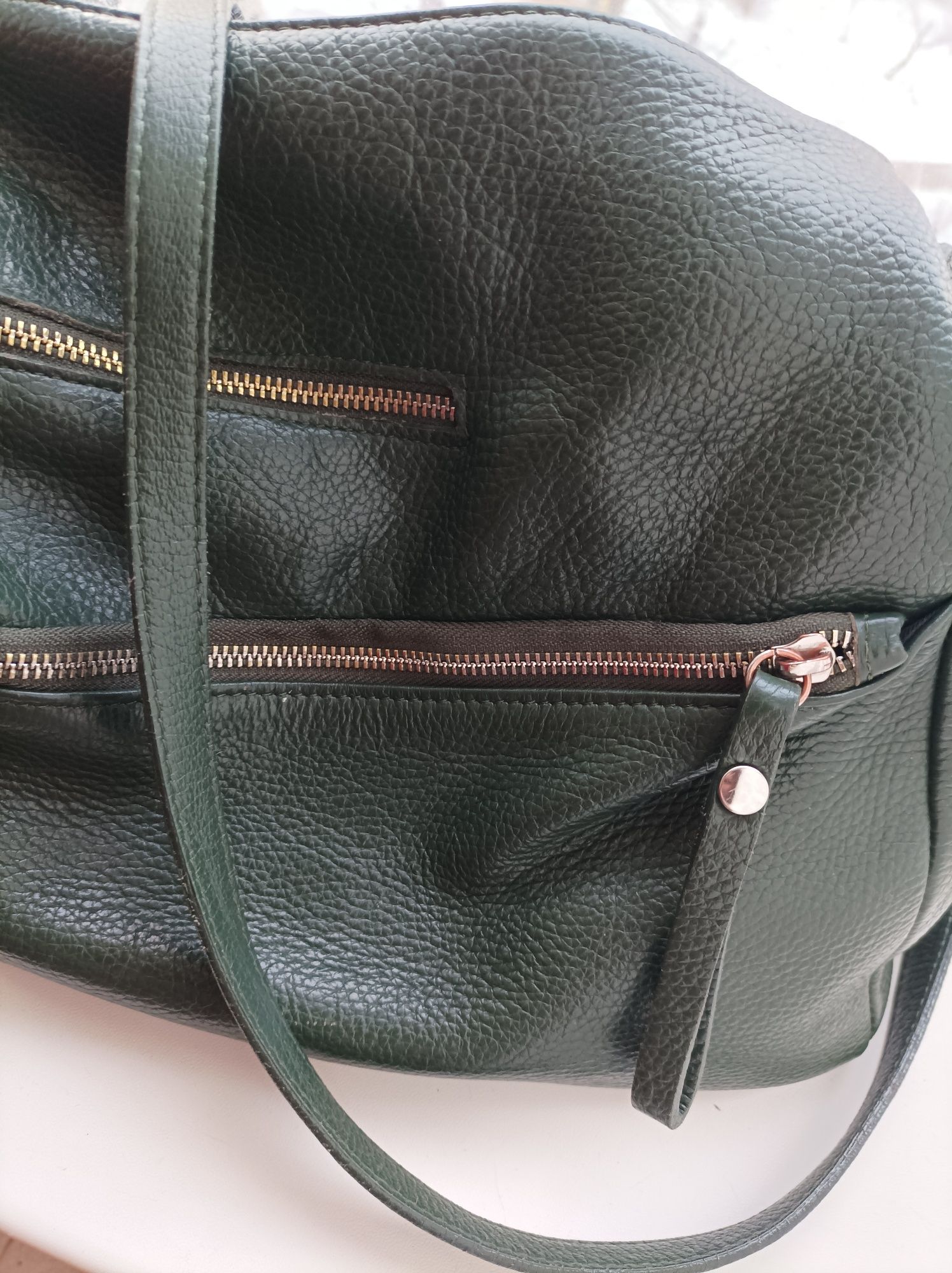 Продам зелёную кожанную женскую  сумку