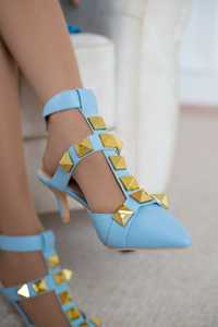 Взуття жіноче блакитне