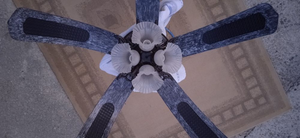 Ventoinha de teto com 4 luzes