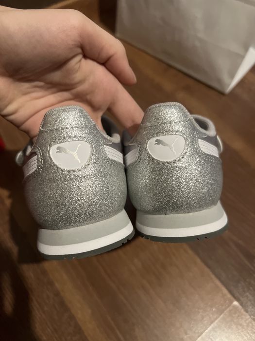 Оригінальні блискучі водонепроникні кеди