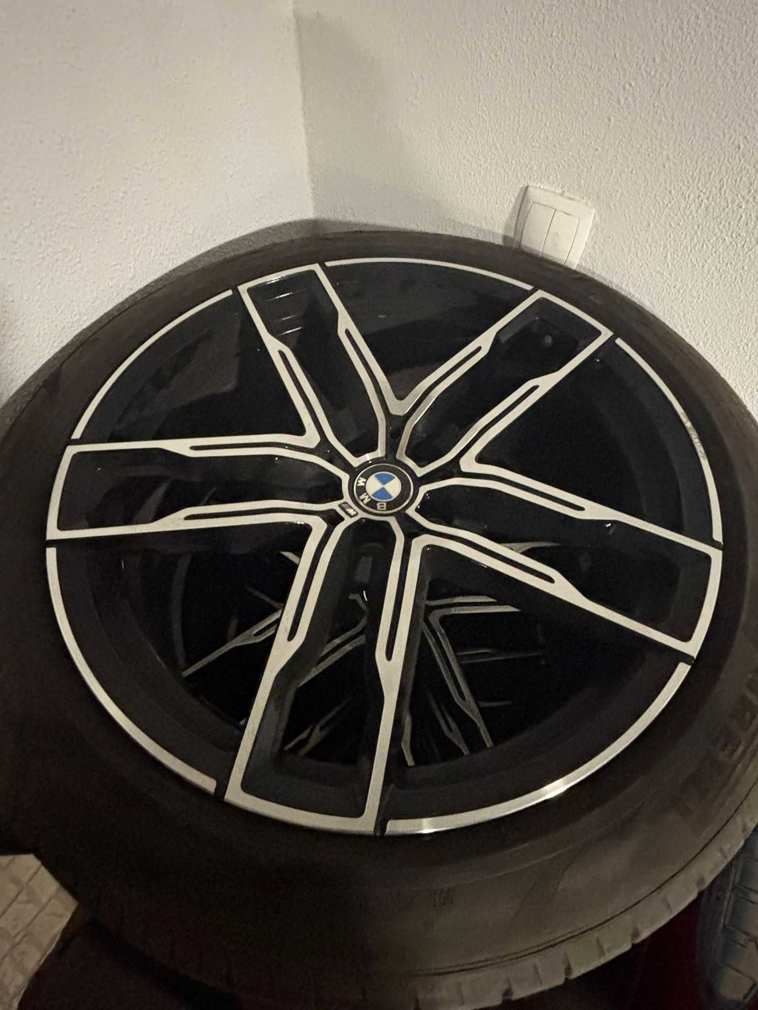 BMW 4 jantes R20 com pneus Pirelli