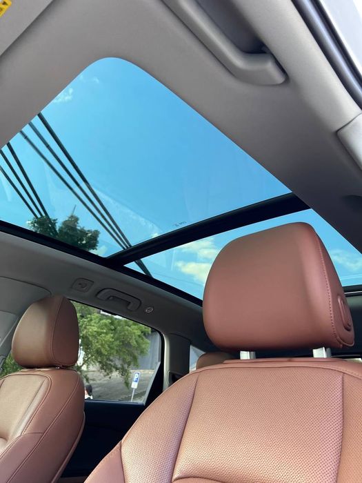 Audi Q7.Quattro Білого кольору кросовер