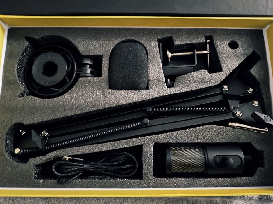 Мікрофон HATOR RGB Pro все крім кронштейну,є тринога.