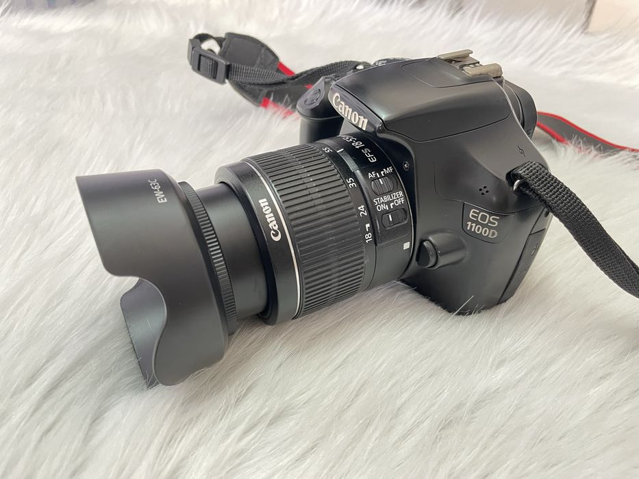 Canon Eos 1100D com lente 18-55mm