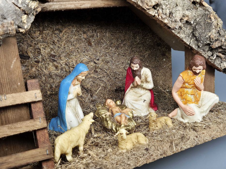 Szopka stajenka z figurkami ręcznie robiona Boże Narodzenie