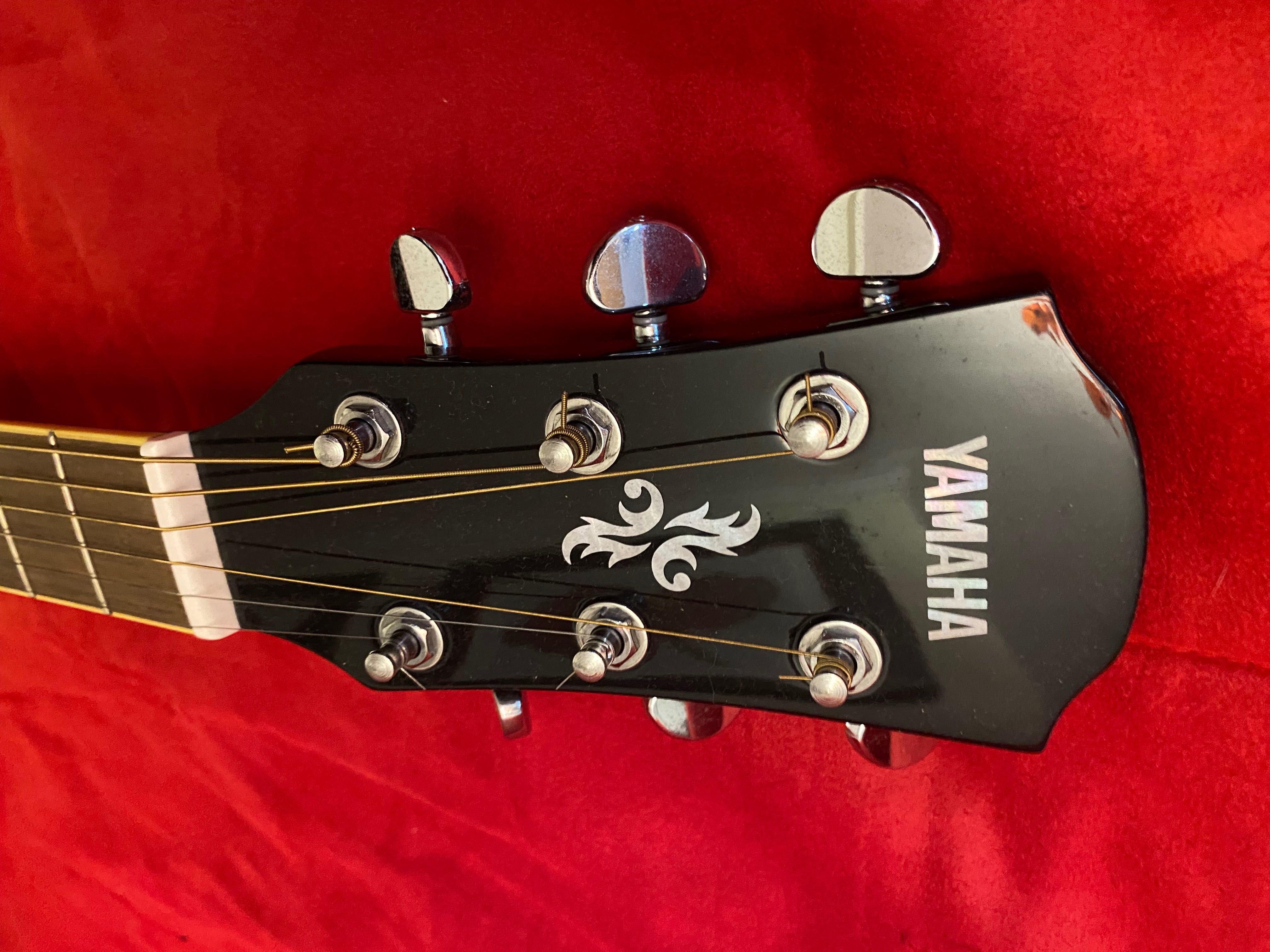 yamaha APX 500 II  + estojo + suporte + cabo + capo + cordas + suporte