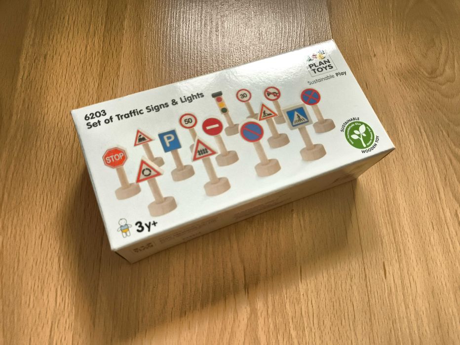 Drewniane znaki drogowe i światła, Plan Toys