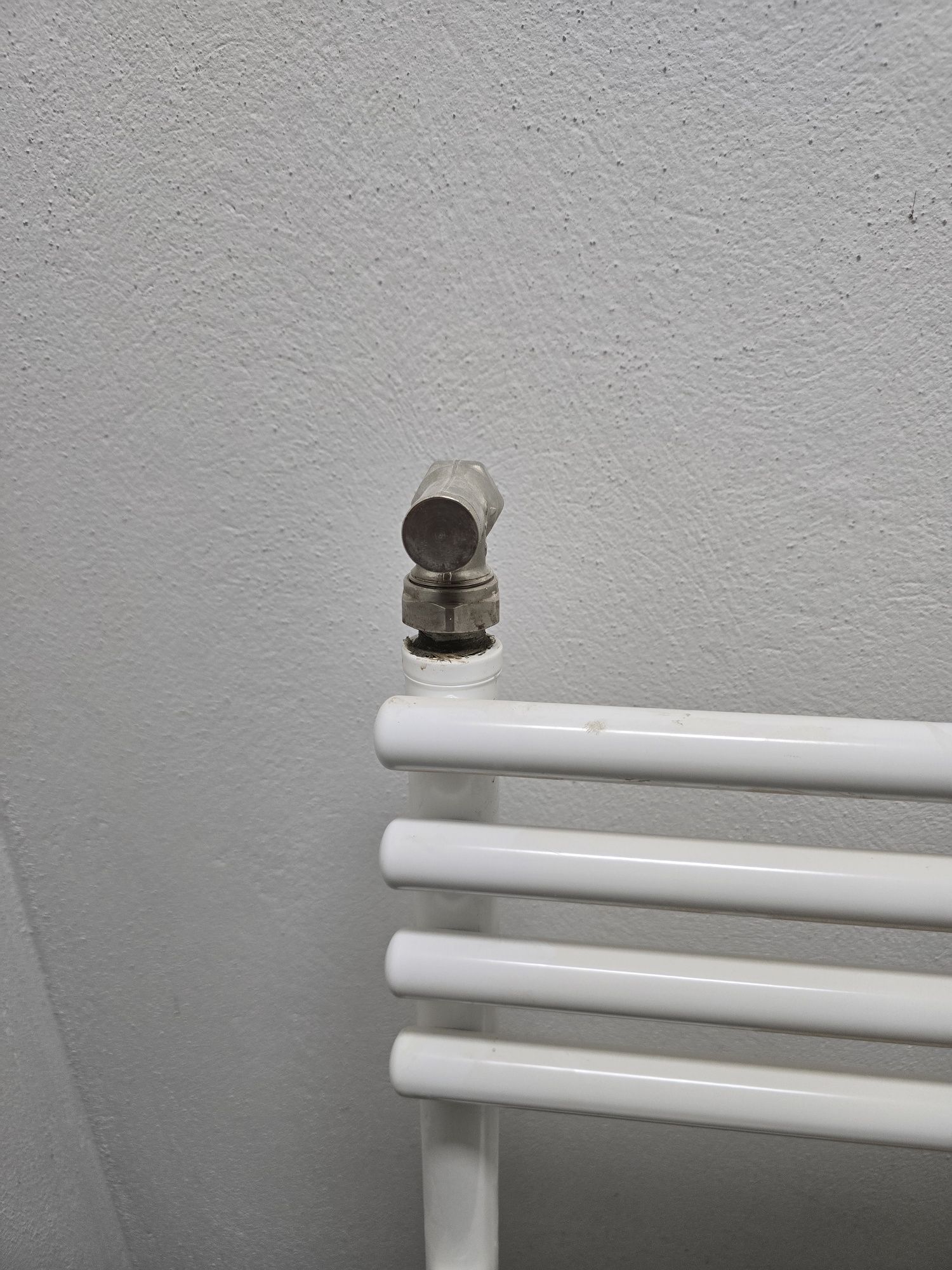 Grzejnik łazienkowy z termostatem, ręcznikowiec jak nowy