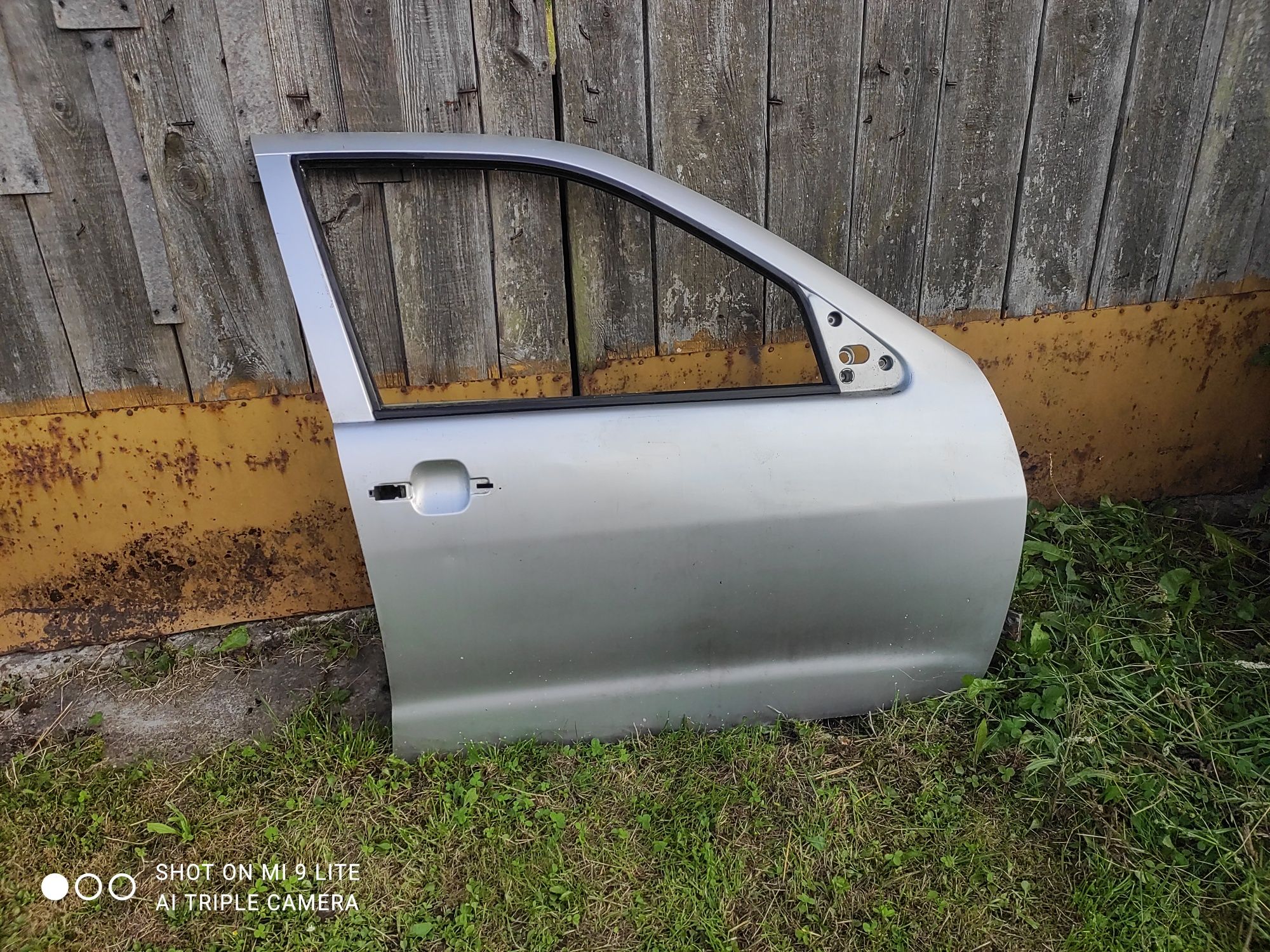 Drzwi prawy przód Seat Ibiza II 2 FL Srebrne 3 drzwi