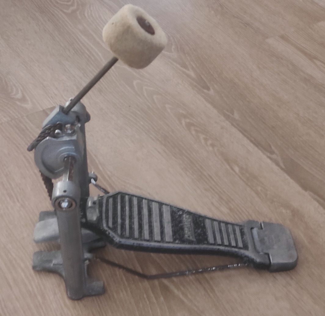 Pedal bombo bateria