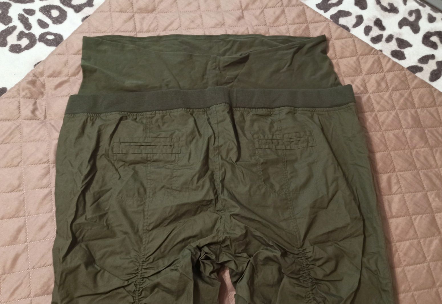 Bawełniane spodnie 3/4 ciążowe kolor khaki