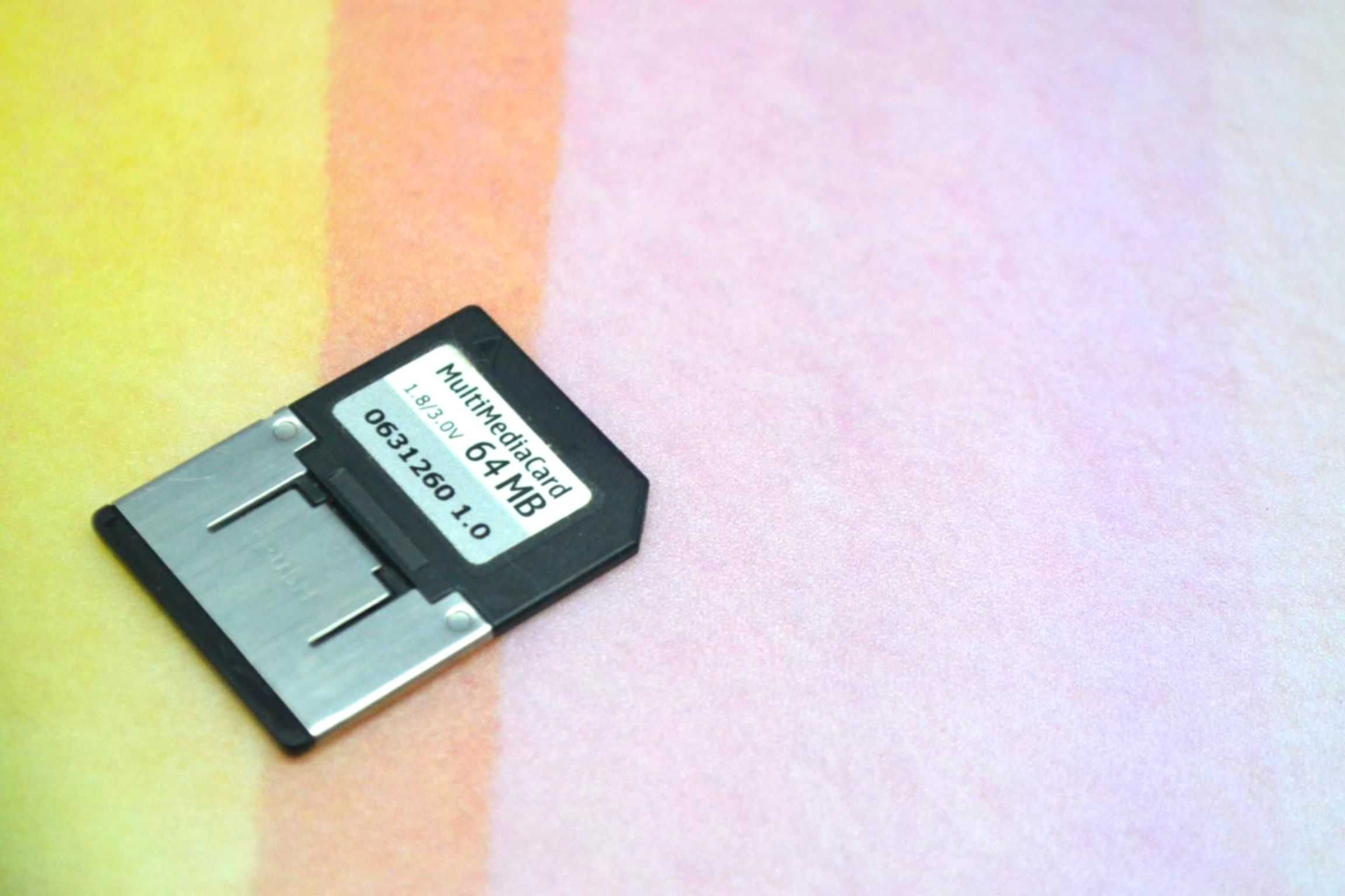 karta MMC MultiMedia Card Mobile mała a z przedłużką jest duża szybko