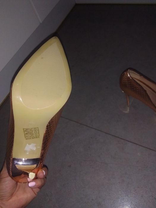 Piękne złote szpilki TANIO