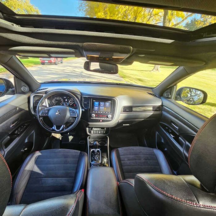 Mitsubishi Outlander SE      2020