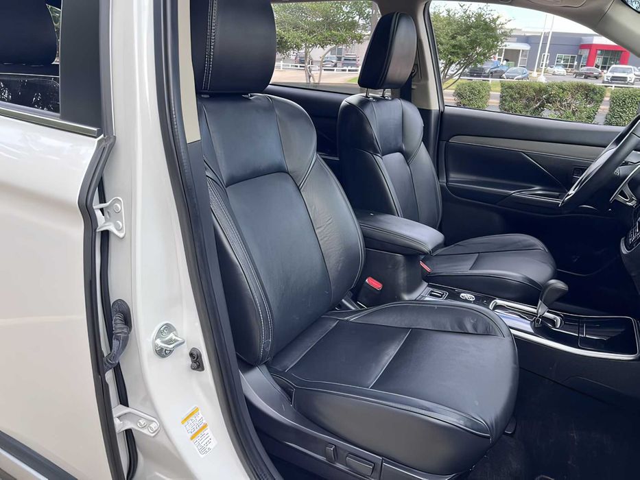 Mitsubishi Outlander      2019