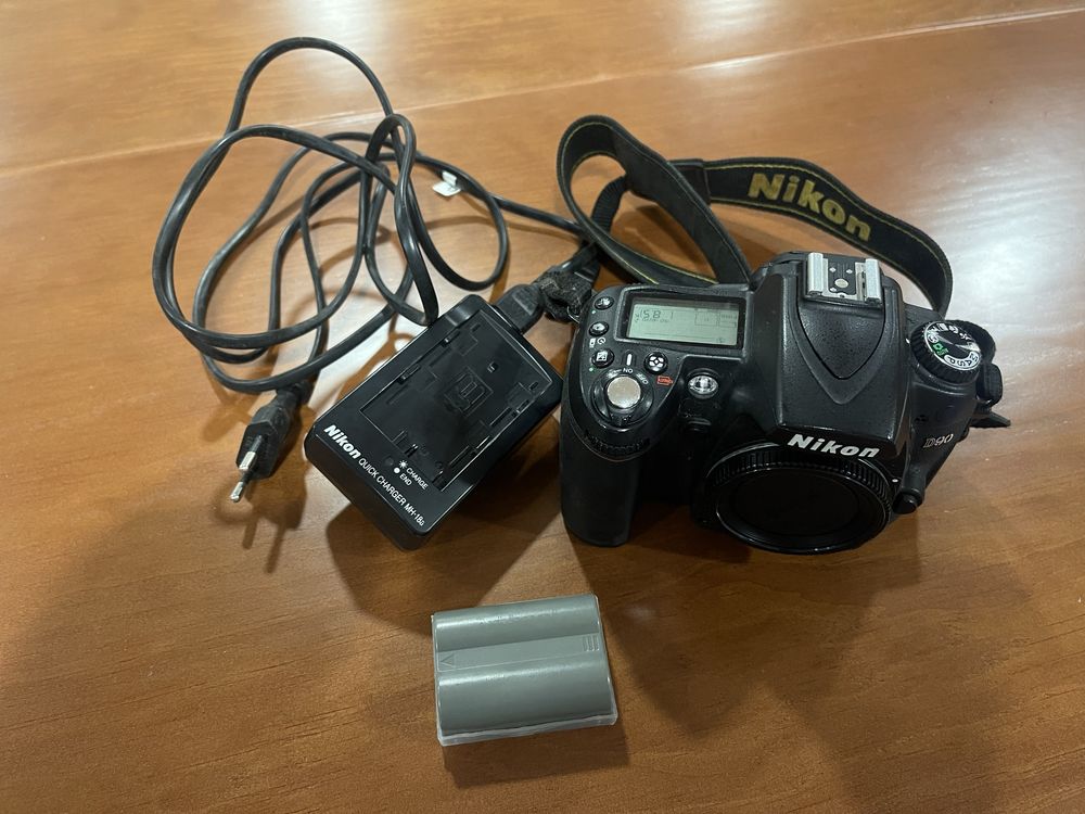 Nikon D90 + bateria extra + cartao de memoria