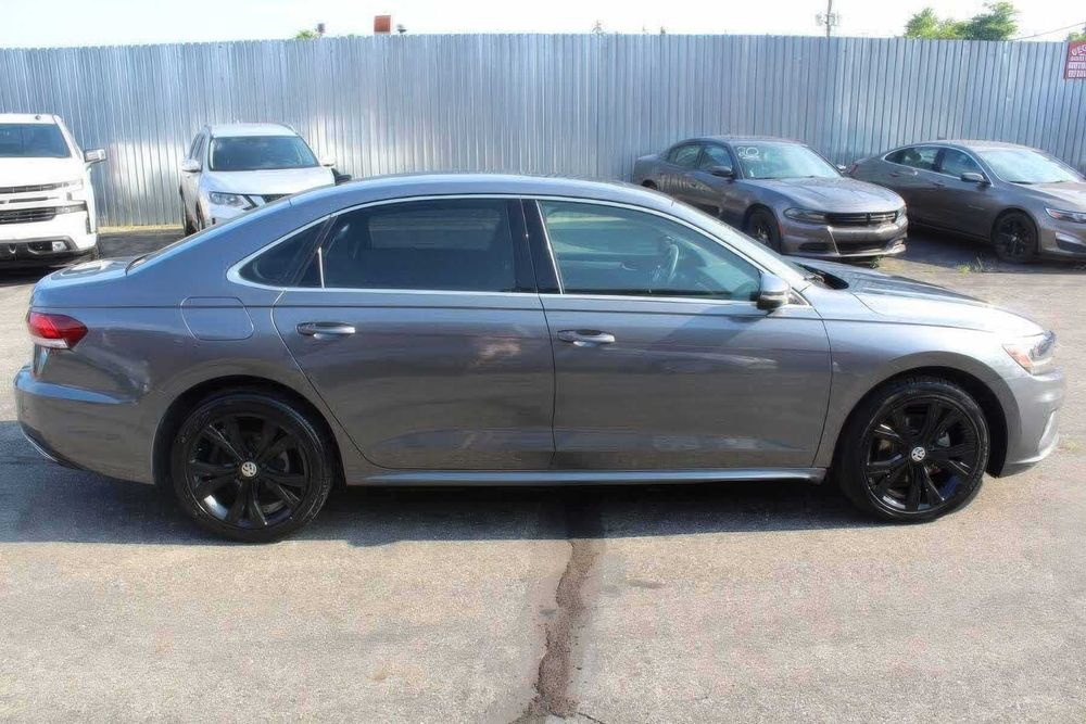Volkswagen Passat SE      2021