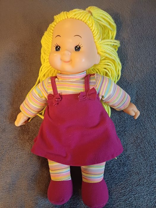 Pluszowa lalka typu Zuzia - używana - 40 cm
Lalka pluszowa, głowa plas