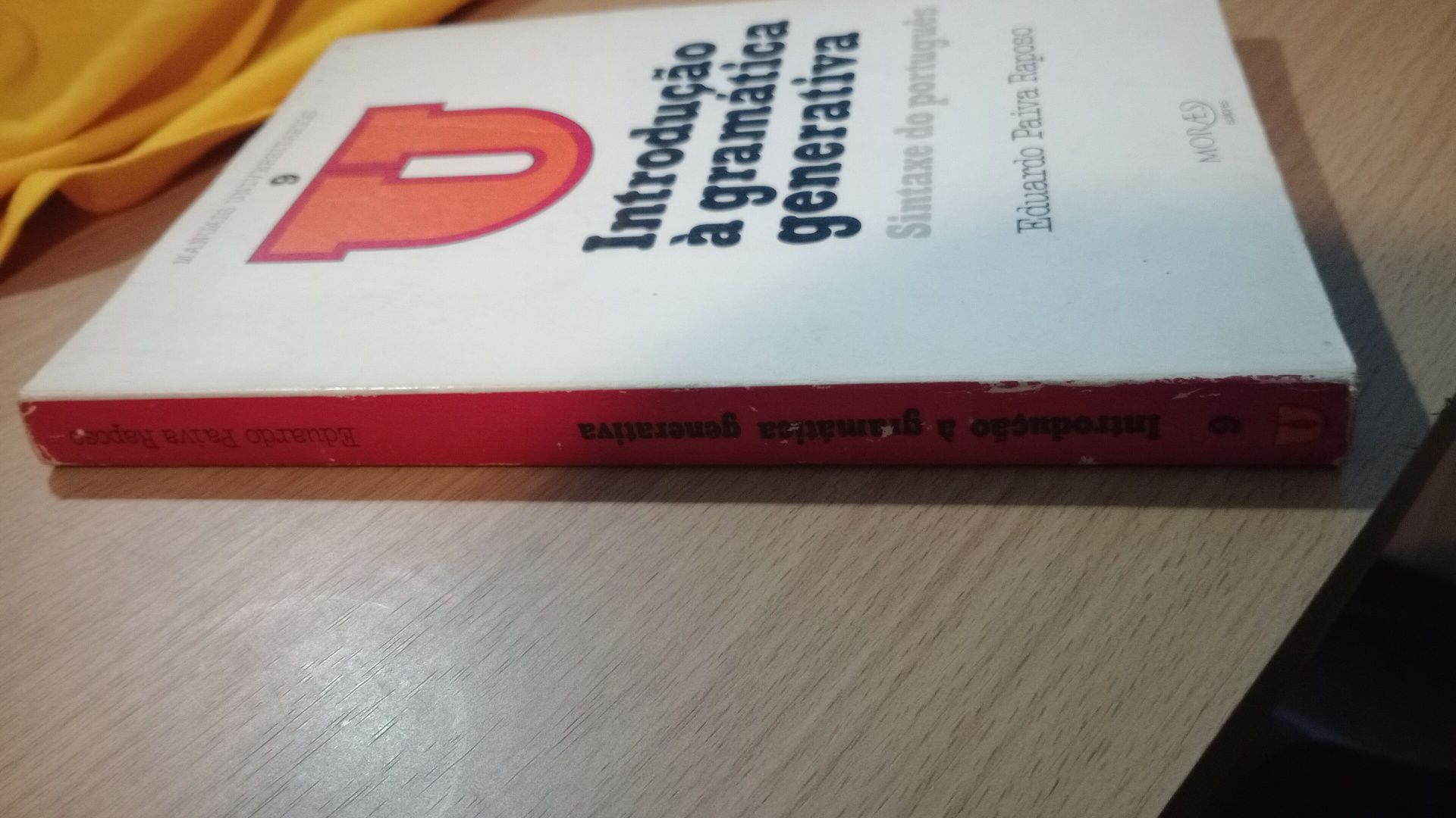 Livro universitário antigo