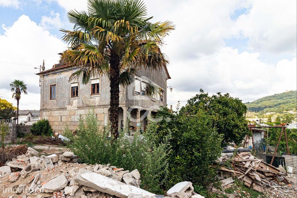 Moradia para restauro em Urgezes - Guimarães