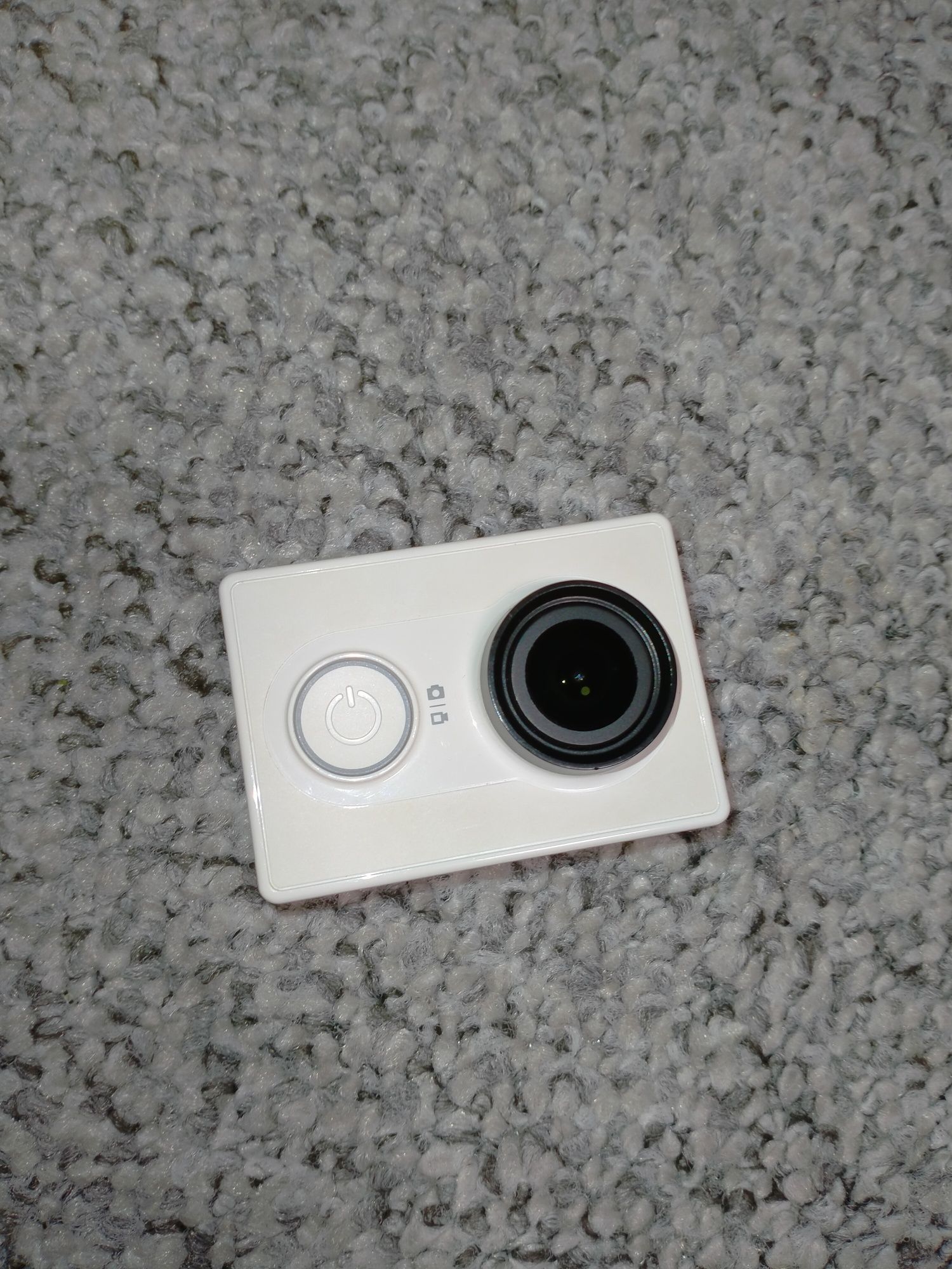 Екшн камера Xiaomi YI біла
