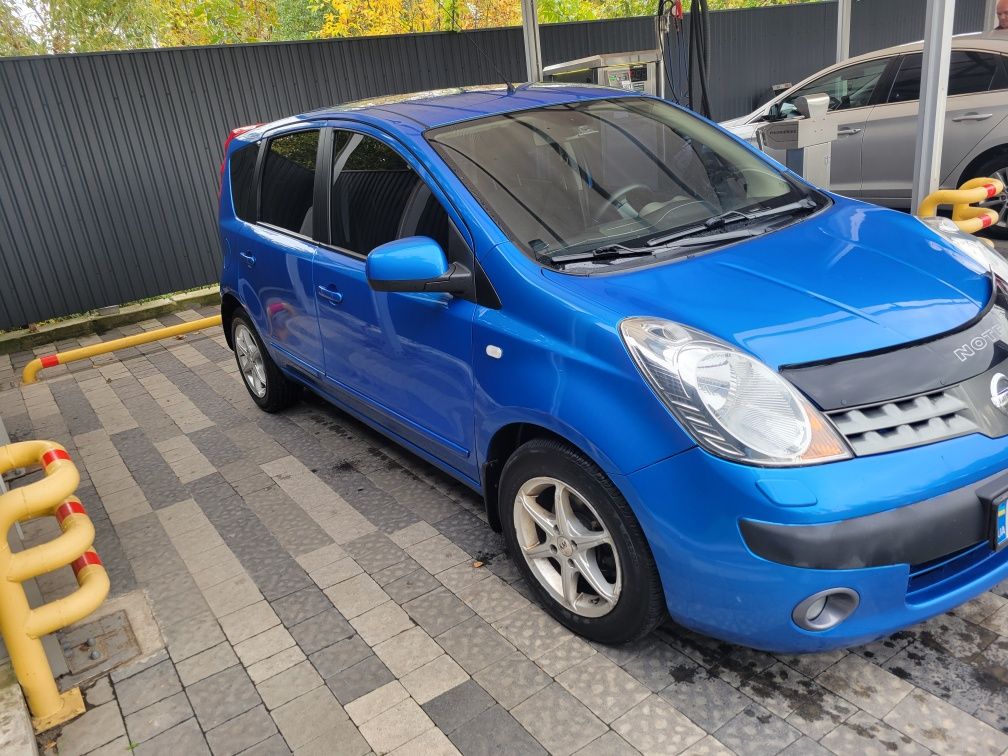 Nissan  note 1,6 automatic