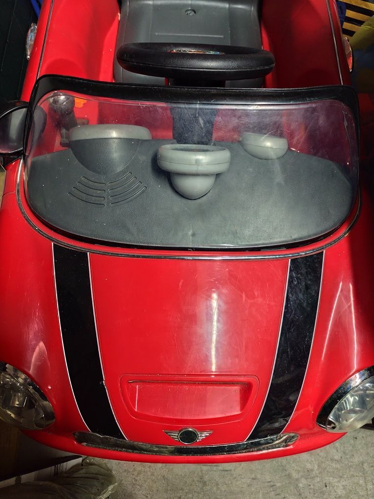 Mini Cooper eléctrico criança