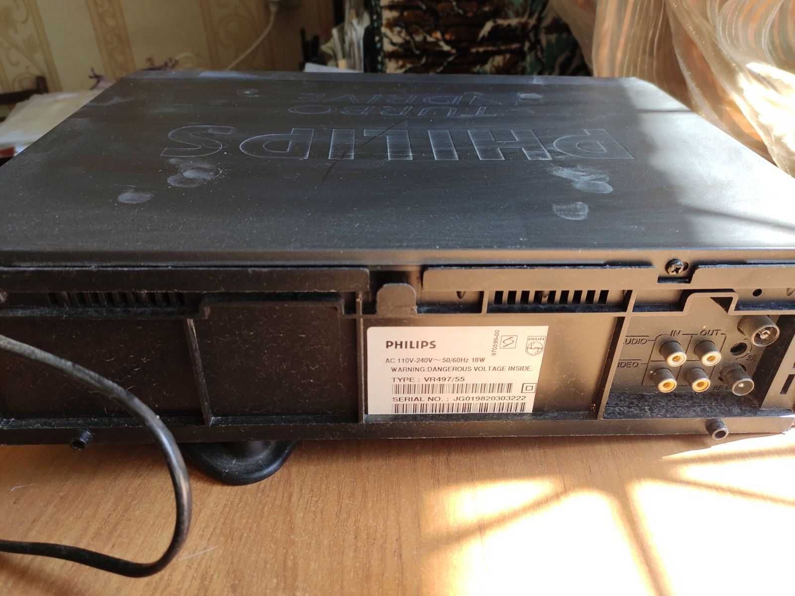 Відеомагнитофон кассетний Philips Turbo Drive VR497
