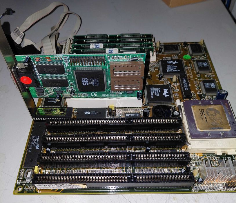 Bundle Motherboard socket 7, CPU Cyrix P166, RAM e VGA