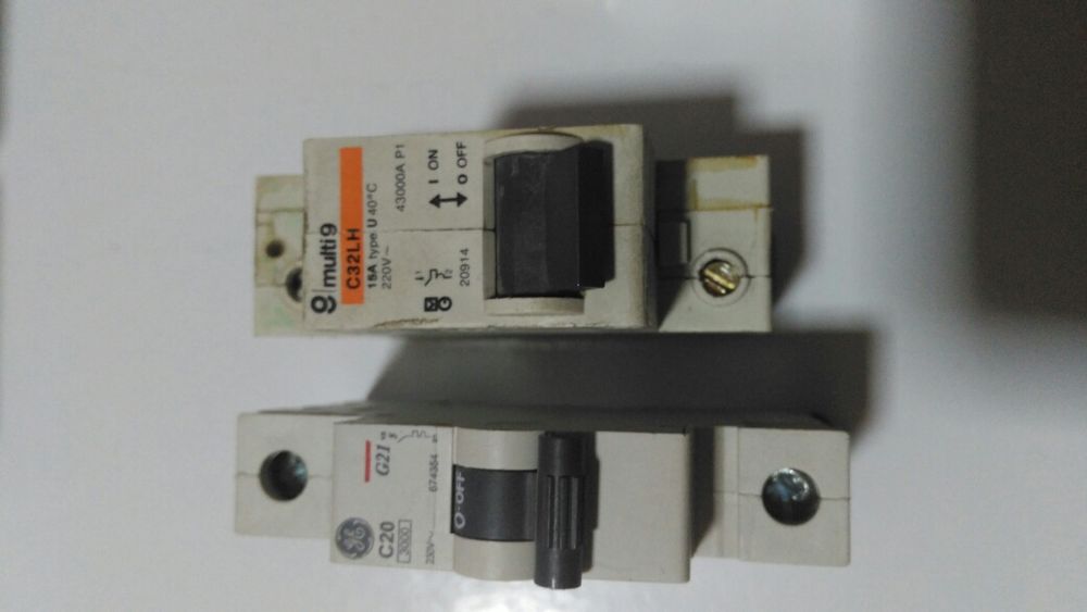 Disjuntores de 4 polos e outros