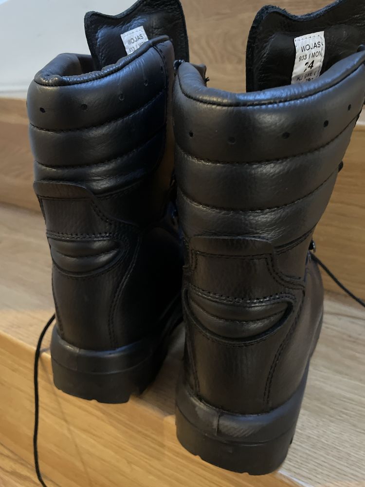 Czarne buty wojskowe  933/mon, Wojas  24 (EU 39).