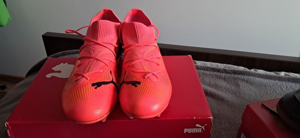 Korki Puma rozmiar 42, skarpety, ochraniacze