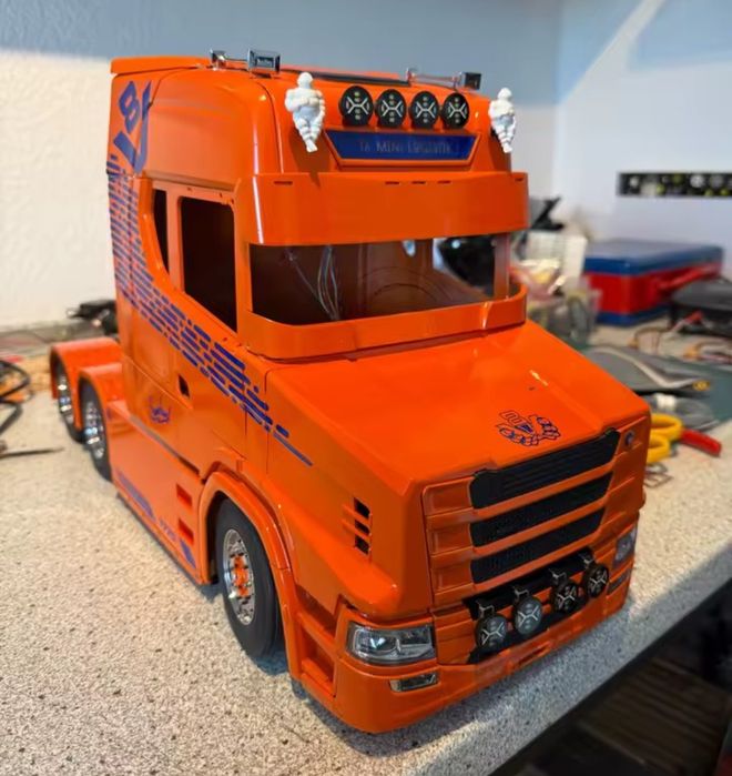 2 ludziki Michelin LED 36x19x14mm do modelu zdanie sterowanego rc