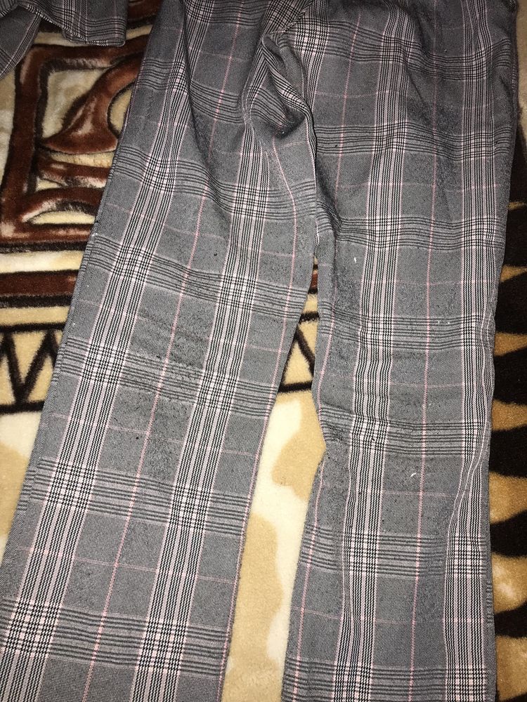 Шкільний костюм брюки піджак на 134-140