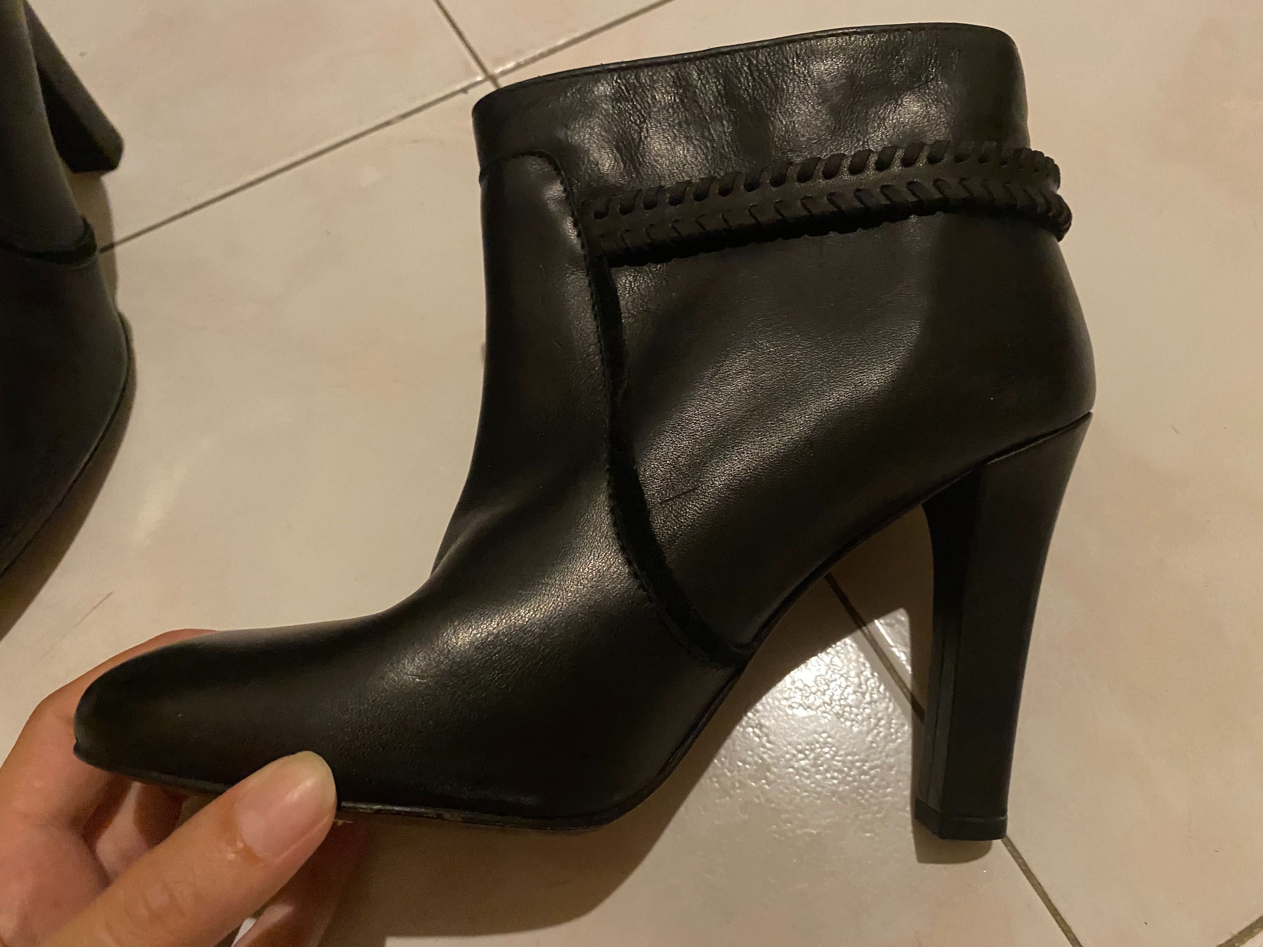 Botas pretas em pele da Massimo Dutti (Tam 37)