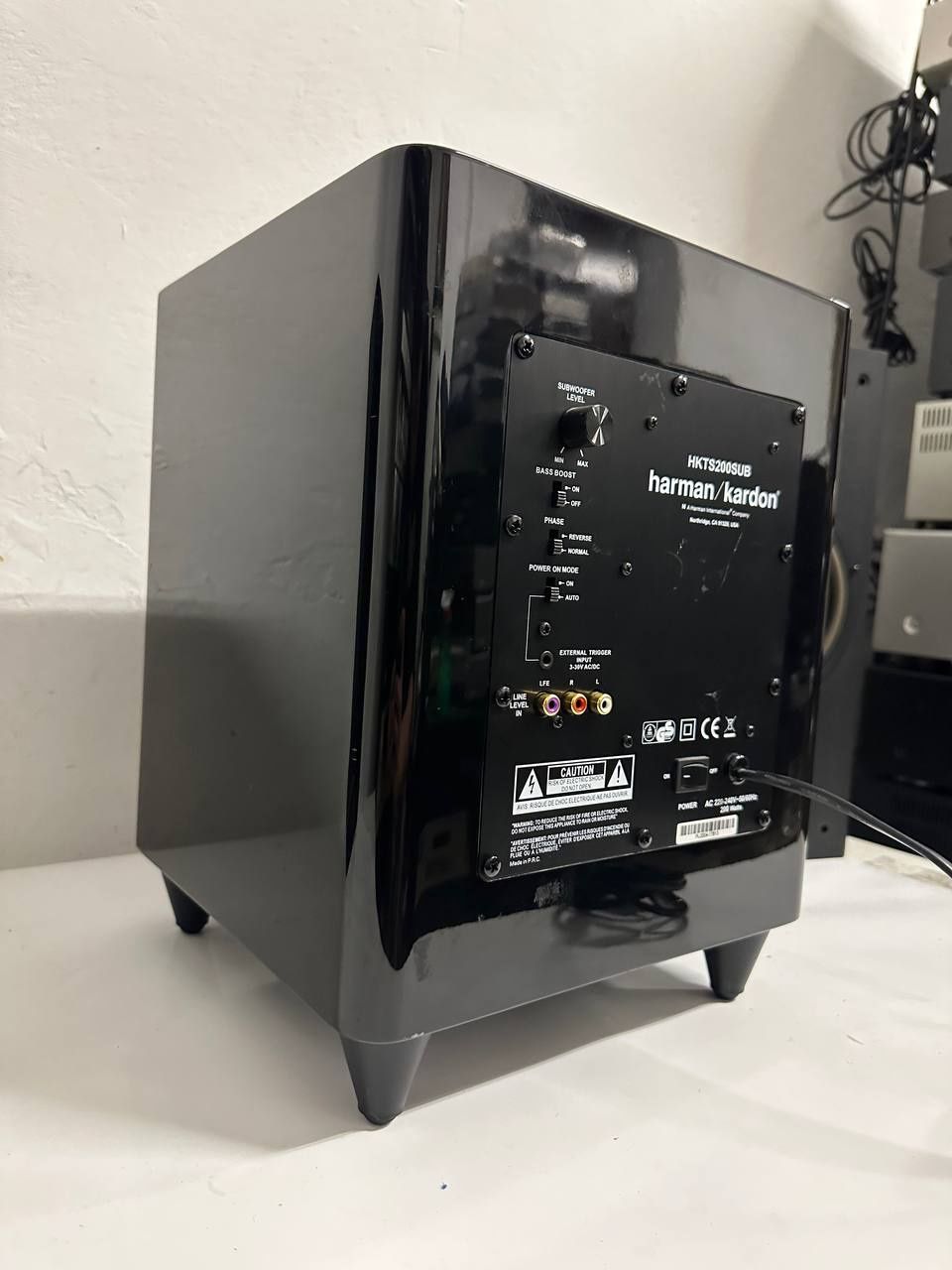 200 Watt! Subwoofer aktywny Harman Kardon HKTS 200,