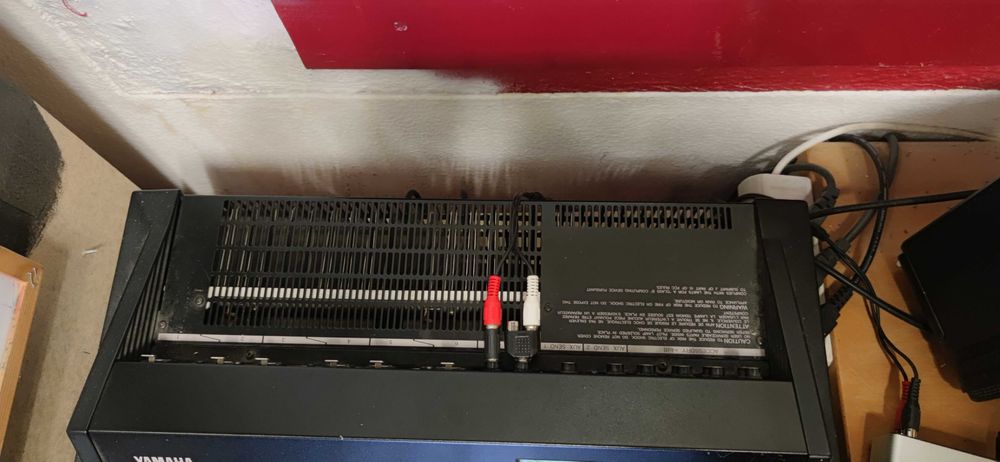 Mesa Mistura Yamaha EMX 2150 - 8 canais amplificados