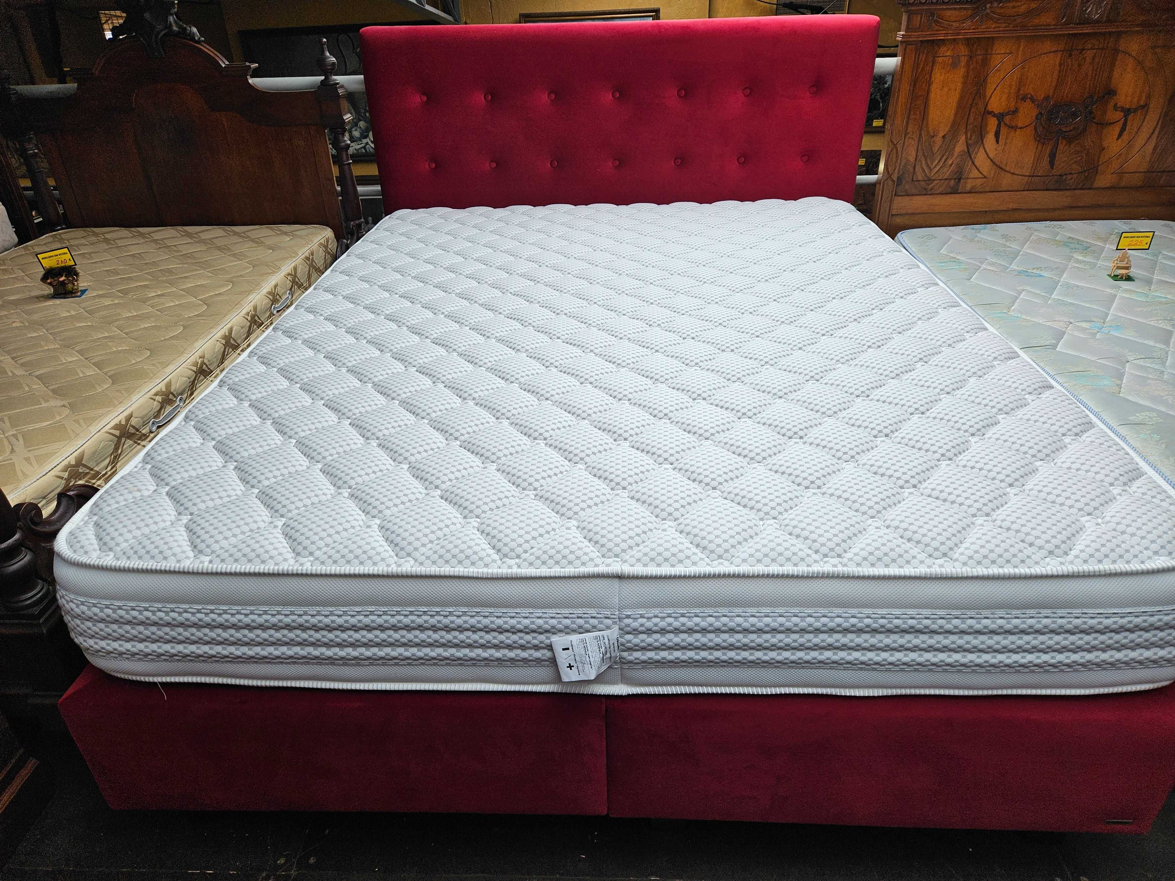 Magnifica cama com estrado e colchão - Tudo marca Colune