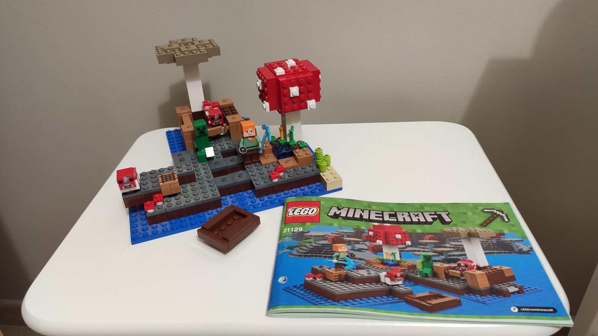 Klocki LEGO Minecraft 21129 Grzybowa wyspa kompletne