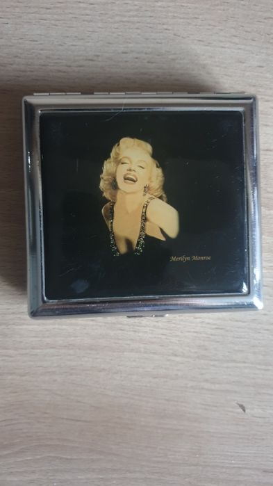 Papierośnica Merilyn Monroe